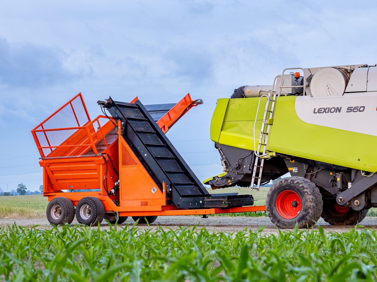 Kolektor Power Maize SEL-3 podpięty do kombajnu